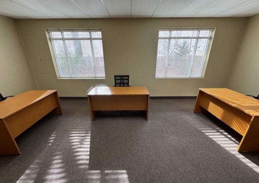 More Photos Of 16315 Northcross Dr, Huntersville Medical For Lease
