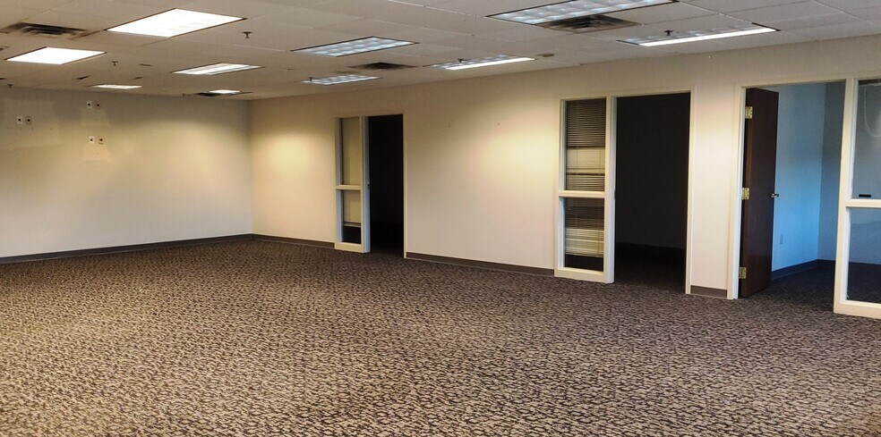 More Photos Of 1711-1715 Broadway, Saugus Loft Creative Space For Lease