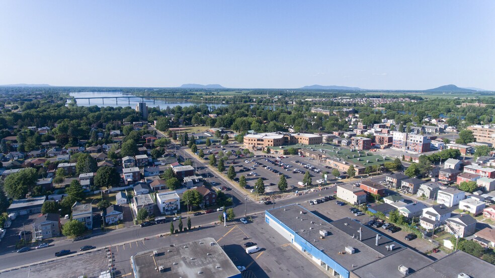 More Photos Of 145 Boul Saint-Joseph, St-Jean Office For Lease