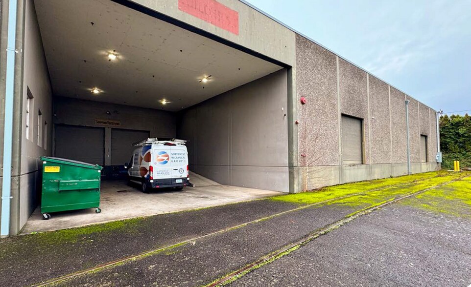 More Photos Of 9255 SE Mcbrod Ave, Portland Warehouse For Lease