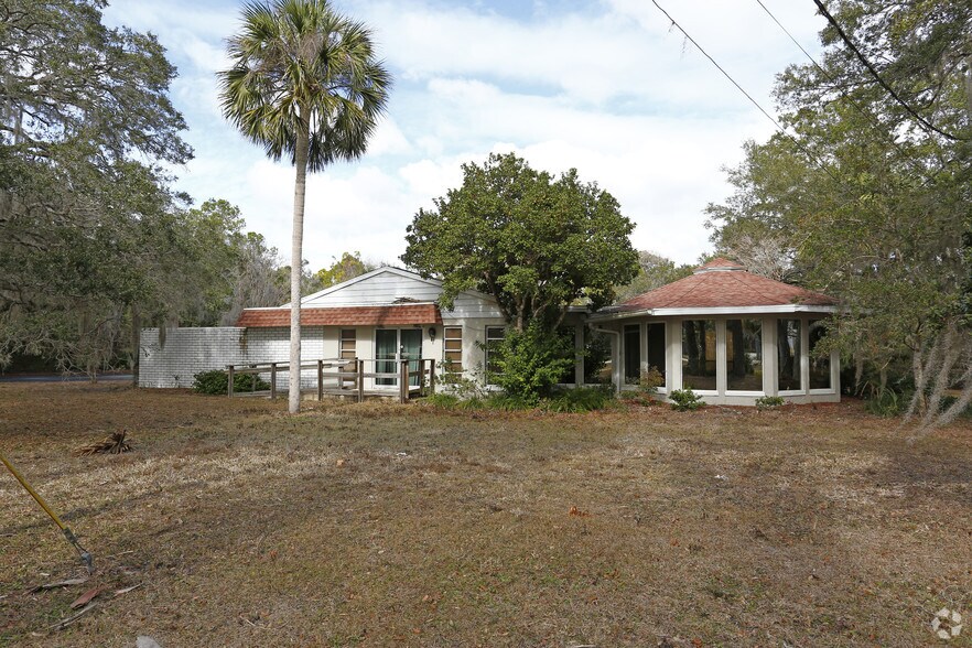 More Photos Of 377 Highway 40 W, Inglis Flex For Lease