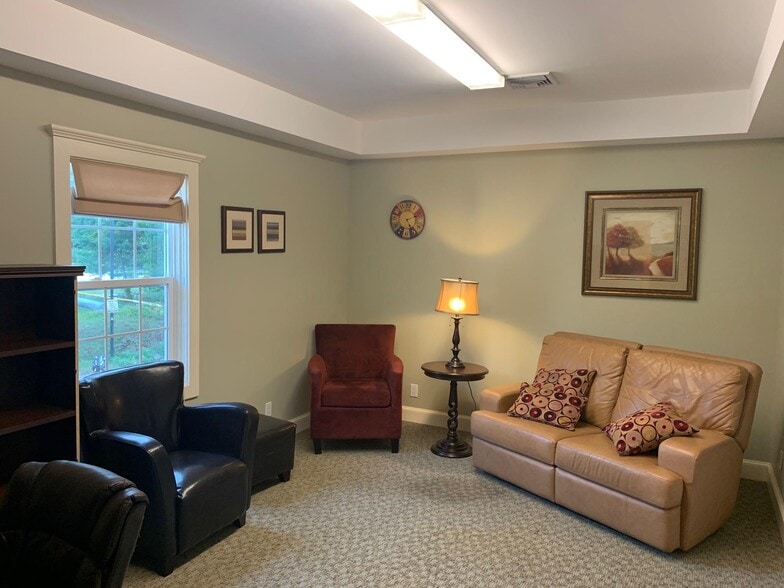 More Photos Of 172 Route 101, Bedford Office For Sale