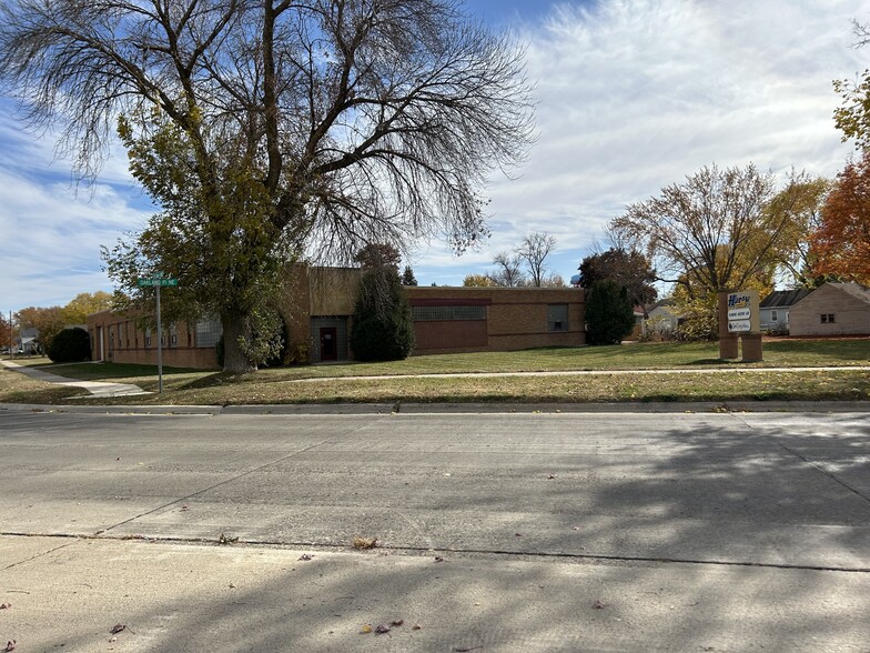 Primary Photo Of 1600 1st Ave NE, Austin Warehouse For Sale