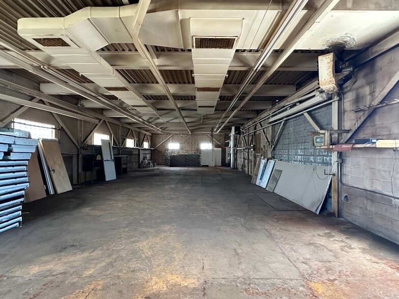 More Photos Of 733-759 Memorial Ave, West Springfield Showroom For Sale