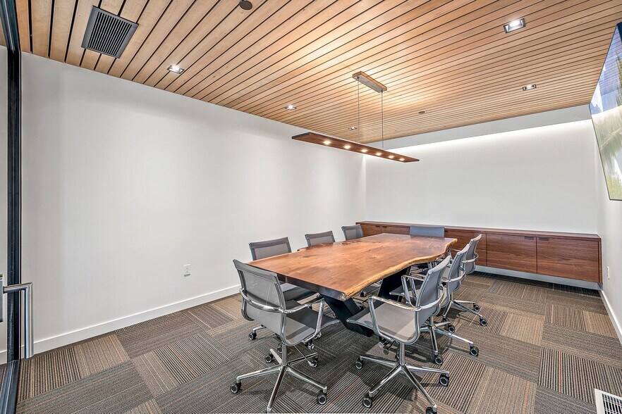 More Photos Of 4376 Forestdale Dr, Park City Flex For Sale