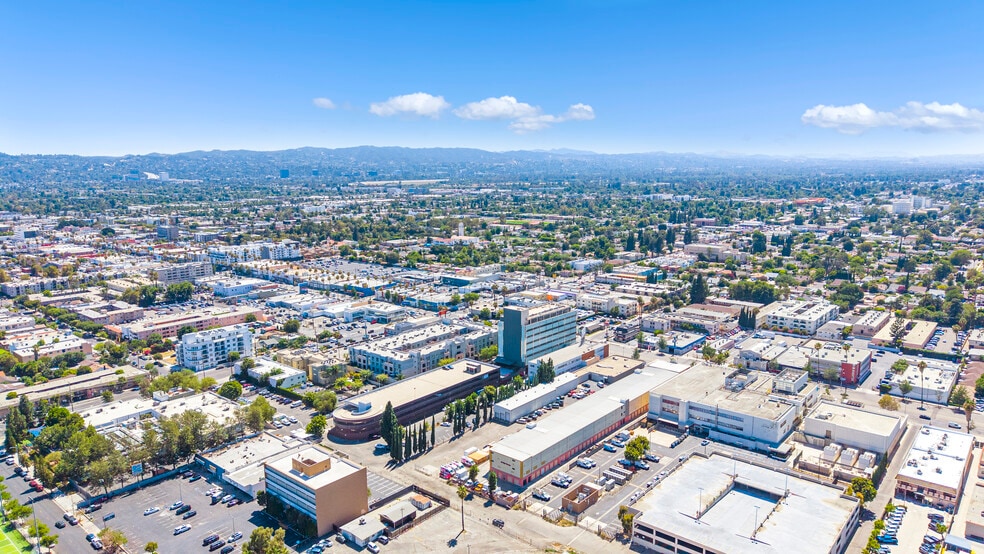 More Photos Of 6856 Van Nuys Blvd, Van Nuys Freestanding For Sale