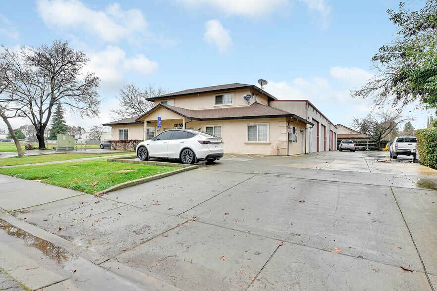 More Photos Of 1633 Starr Dr, Yuba City Service For Sale
