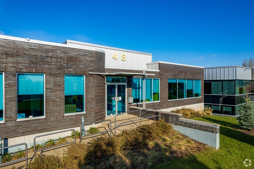More Photos Of 48 Taschereau, La Prairie Office Residential For Lease