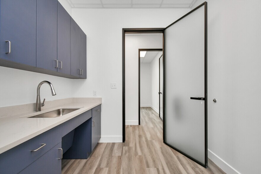 More Photos Of 4807 Sugar Grove Blvd, Stafford Medical For Lease