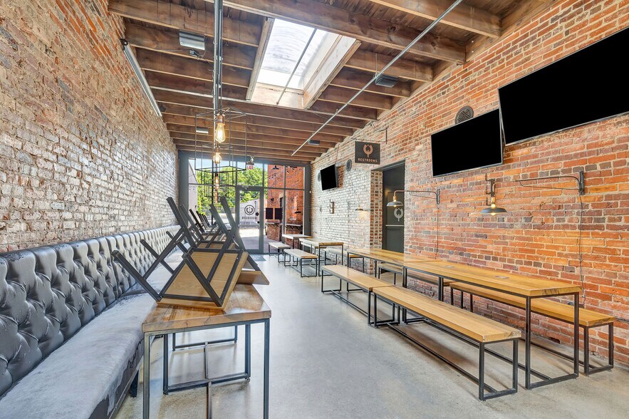 More Photos Of 2800 Woodburn Ave, Cincinnati Storefront For Sale