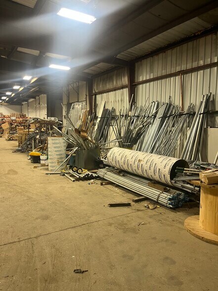 More Photos Of 1200 21st Ave NE, Austin Warehouse For Sale