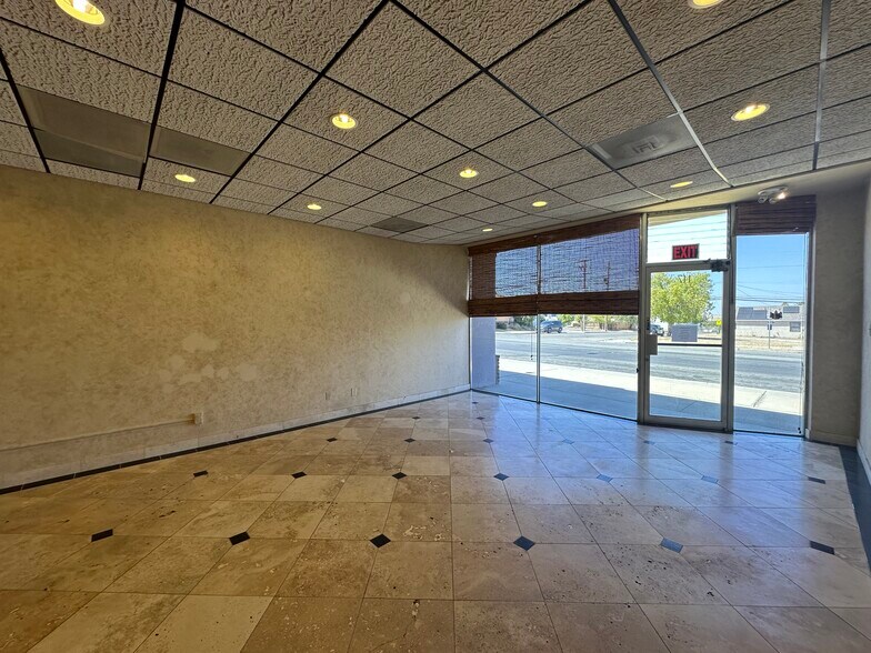 More Photos Of 147 Kern St, Taft General Retail For Lease