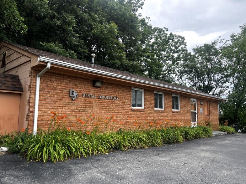 Primary Photo Of 824 Iowa St, Salem Medical For Sale