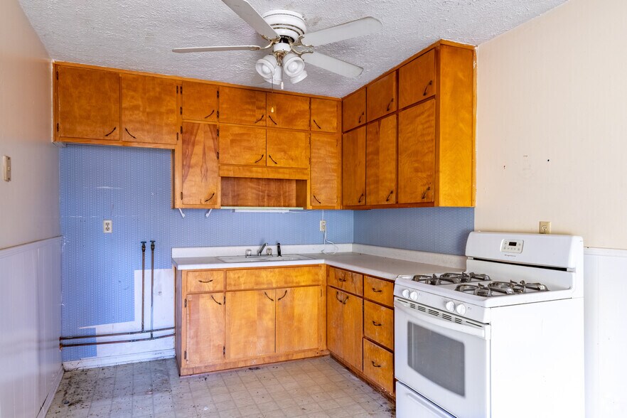 More Photos Of 2605 Ben Hill Rd, East Point Schools For Sale