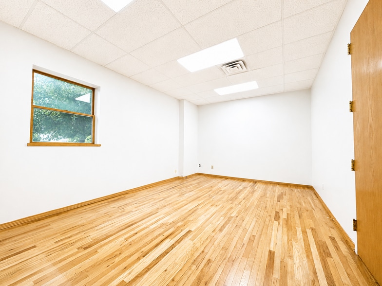 More Photos Of 637 Willis Ave, Williston Park Storefront Retail Office For Lease