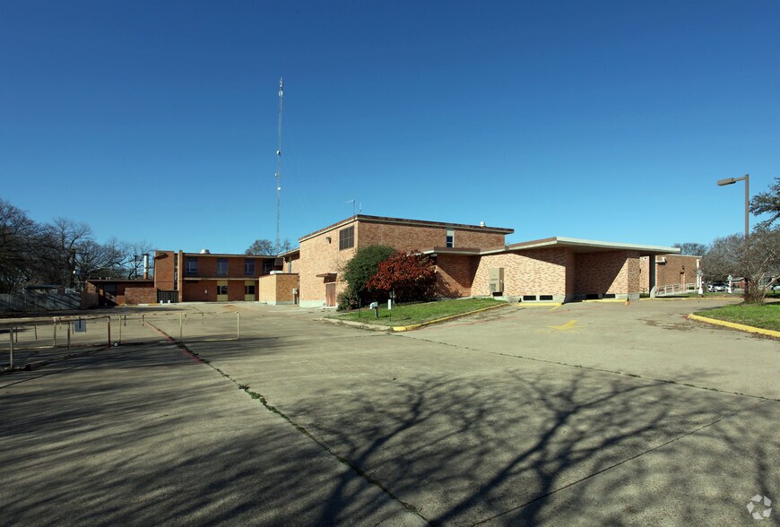 More Photos Of 803 W Lampasas St, Ennis Office For Sale