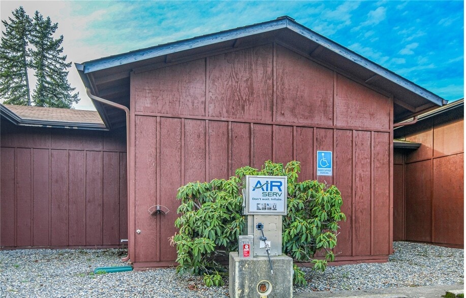 More Photos Of 17490 W Shelton Matlock Rd, Matlock Convenience Store For Sale