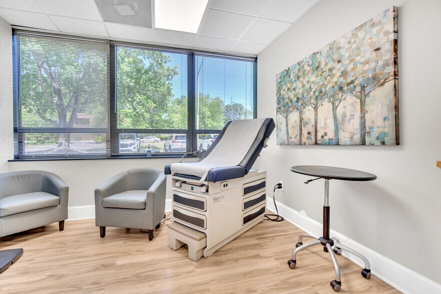 More Photos Of 1004 Dresser Ct, Raleigh Medical For Lease