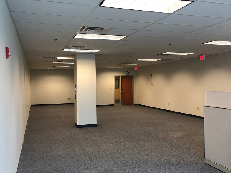More Photos Of 72 Glenmaura National Blvd, Moosic Office For Lease