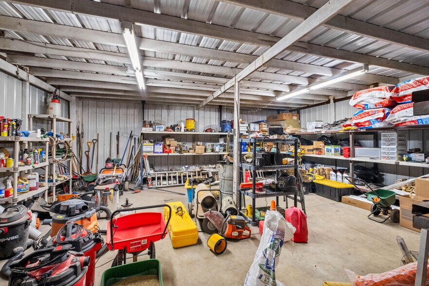 More Photos Of 23044 Honey Creek Rd, Sulphur Springs Distribution For Sale