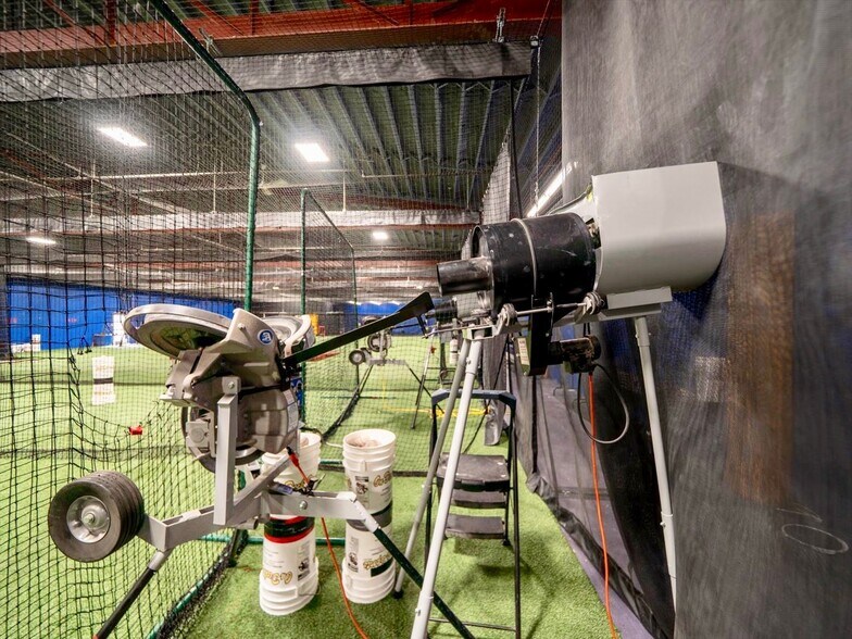 More Photos Of 465 W Commercial St, East Rochester Warehouse For Lease