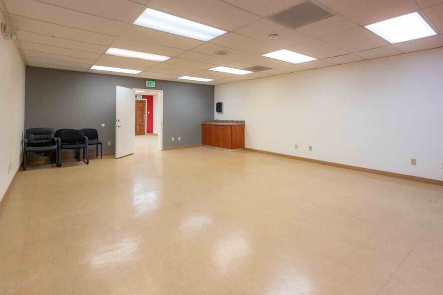 More Photos Of 2627 W Florida Ave, Hemet Office For Sale