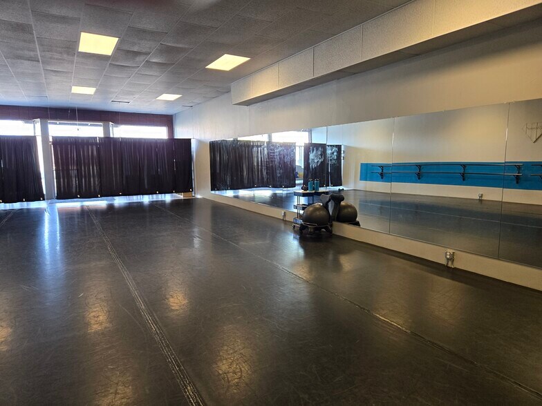 More Photos Of 502 SW Evergreen, Redmond Storefront Retail Residential For Lease