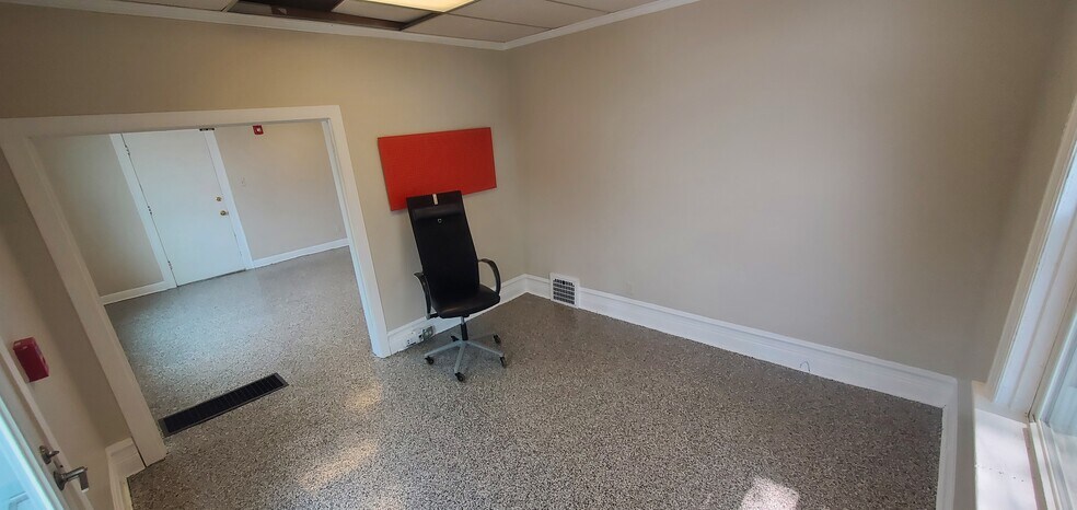 More Photos Of 4927 Main St, Downers Grove Storefront Retail Office For Lease