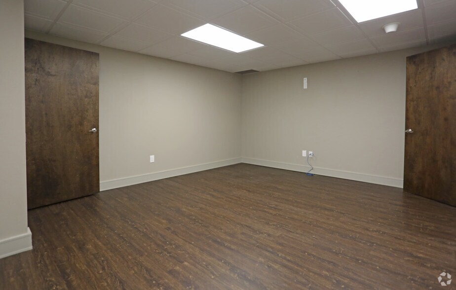 More Photos Of 545 E Jericho Tpke, Huntington Station Office For Sale