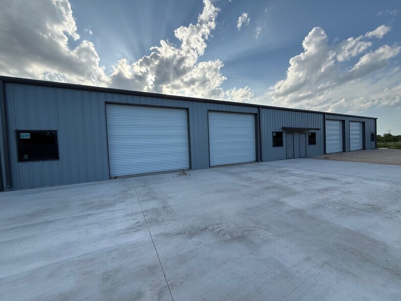 More Photos Of 750 Wible Rd, Sherman Warehouse For Lease