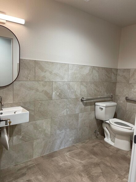 More Photos Of 1107 W Ironwood Dr, Coeur d'Alene Office For Lease