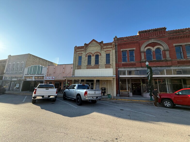 More Photos Of 119 E Main St, Cuero General Retail For Sale