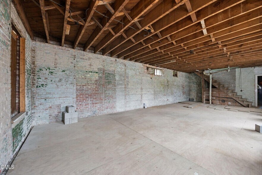 More Photos Of 1300 College St, Oxford Flex For Sale