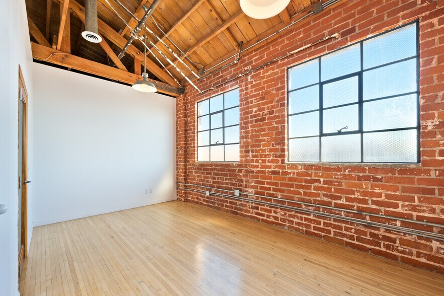 More Photos Of 6535-6547 Santa Monica Blvd, Los Angeles Loft Creative Space For Lease