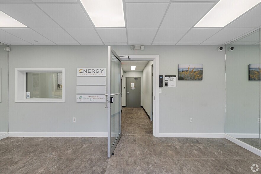 More Photos Of 252-262 Depot Rd, Milford Light Distribution For Lease