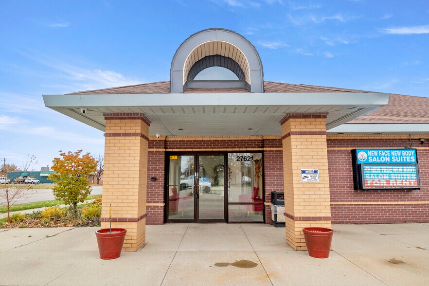 More Photos Of 27621 Warren Rd, Garden City Freestanding For Lease
