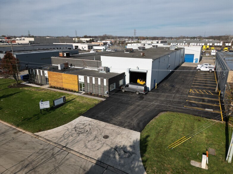 More Photos Of 33100 Capitol St, Livonia Manufacturing For Lease