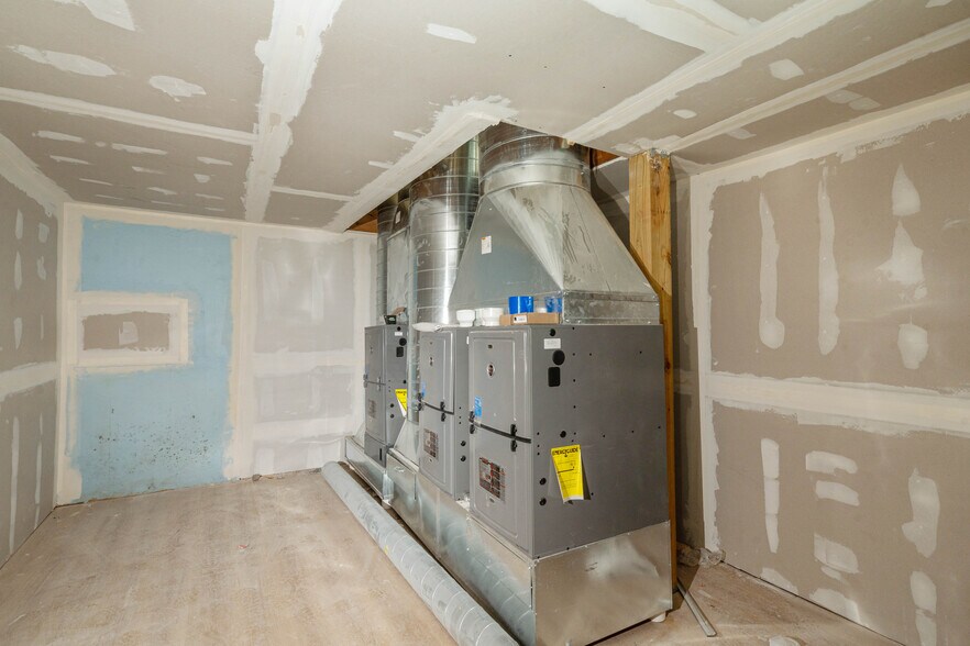 More Photos Of 1309 Tower Ave, Superior Restaurant For Sale