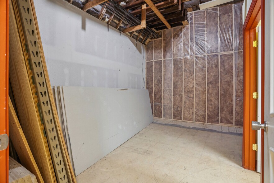 More Photos Of 121 N Main St, Mount Pleasant Restaurant For Sale