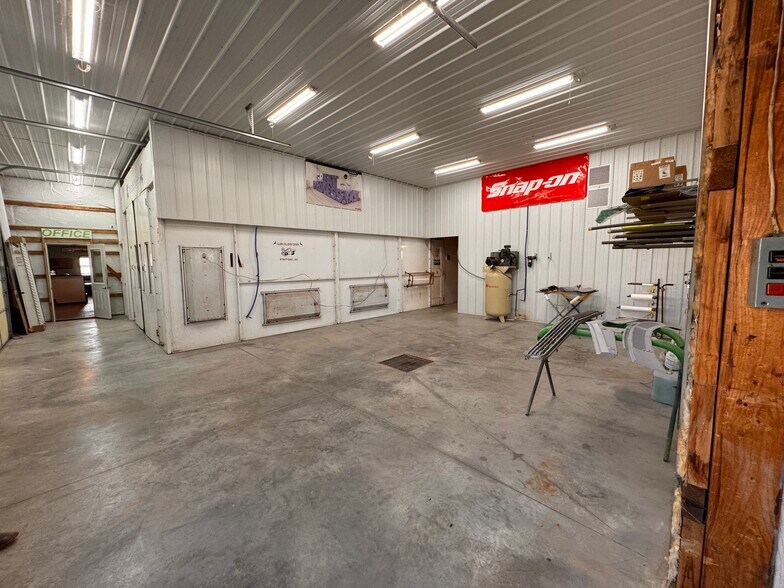 More Photos Of 517 S Main St, Stafford Flex For Sale