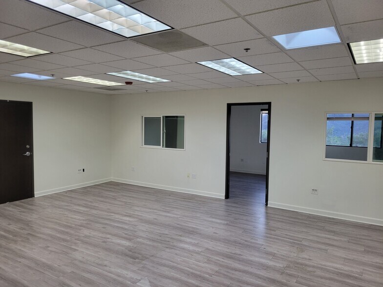 More Photos Of 2626 Foothill Blvd, La Crescenta Loft Creative Space For Lease