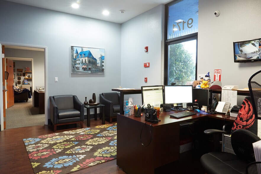 More Photos Of 9171 Gazette Ave, Chatsworth Manufacturing For Sale