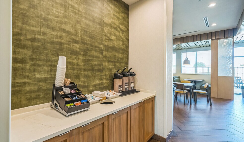 More Photos Of 409 N Clark Rd, Cedar Hill Hotel For Sale