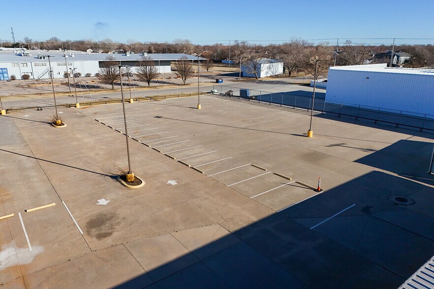 More Photos Of 11209 W Kellogg, Wichita Auto Dealership For Sale