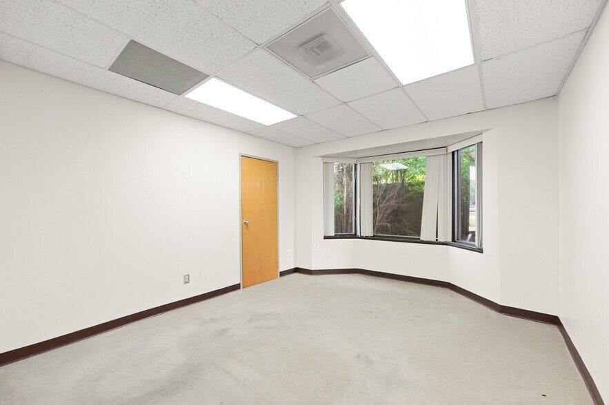 More Photos Of 13414 Medical Complex Dr, Tomball Medical For Sale