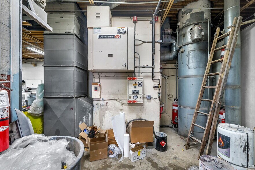 More Photos Of 29300 Goddard Rd, Romulus Manufacturing For Sale