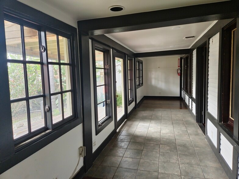 More Photos Of 3127 Santa Monica Blvd, Santa Monica Freestanding For Lease