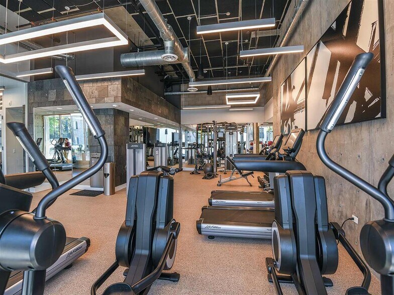 More Photos Of 1110 F St, San Diego Apartments For Lease