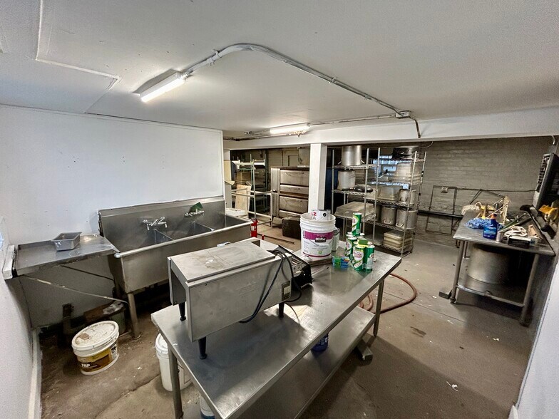 More Photos Of 3400 W Evergreen Ave, Chicago Storefront Retail Residential For Lease