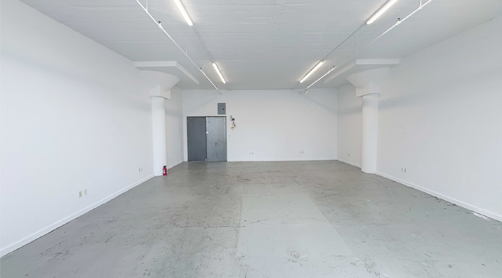 More Photos Of 22-19 41st Ave, Long Island City Light Manufacturing For Lease